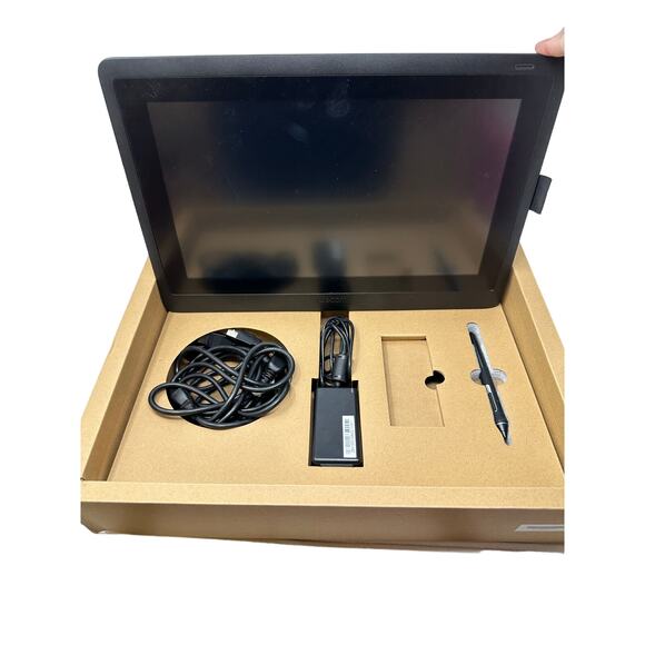 Wacom Cintiq 16 Creative Pen Display Drawing Tablet Black - Picture 5 of 5